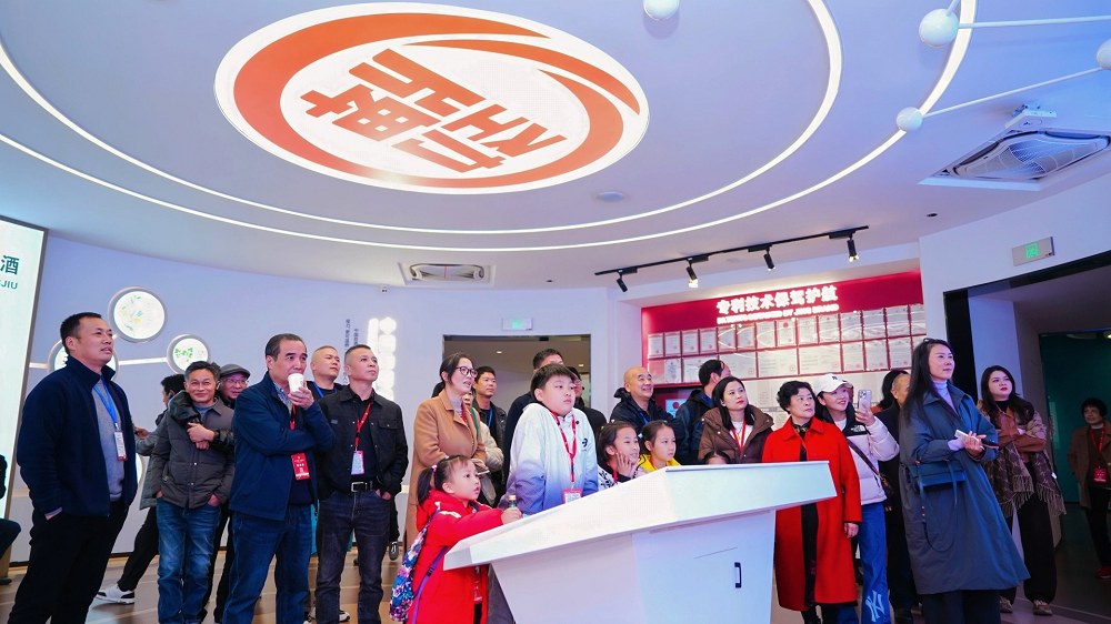 05與勁牌合作20年及以上經(jīng)銷商及親友團(tuán)體驗(yàn)行 05與勁牌合作20年及以上經(jīng)銷商及親友團(tuán)體驗(yàn)行